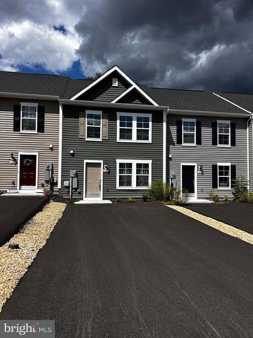 220 Gentle Breeze Dr, BUNKER HILL, WV, 25413-3145 | Card Image