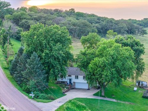 21658 Juniper Rd, Underwood, IA, 51576-3688 | Card Image
