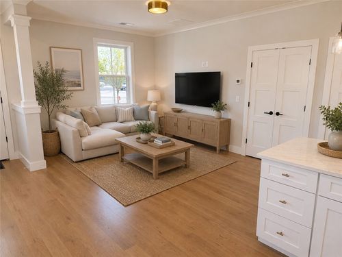 2b-67 Queen Street, East Greenwich, RI, 02818 | Card Image