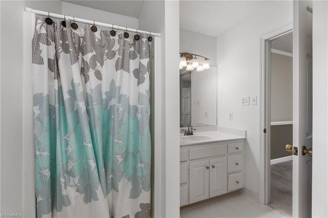 Primary Bathroom | Image 26