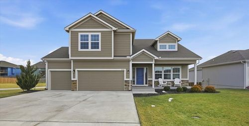 2121 Sycamore St, Leavenworth, KS, 66048-5523 | Card Image