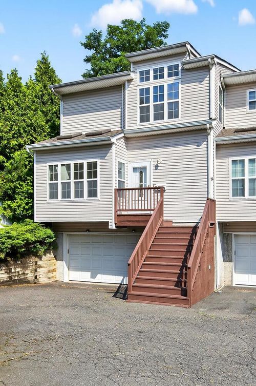 3 The Brg, Port Washington, NY, 11050-1405 | Card Image