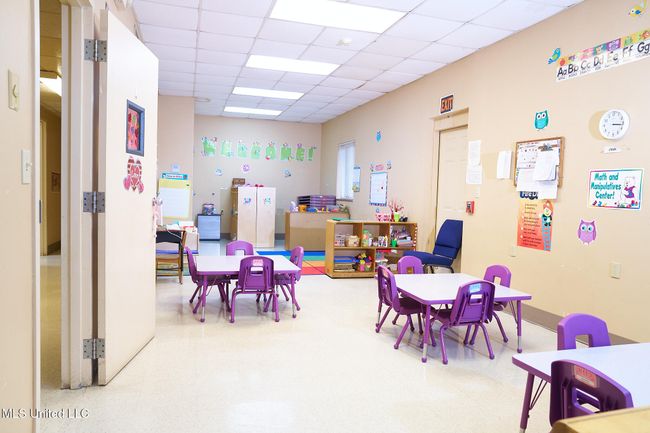 Classroom 2 | Image 31