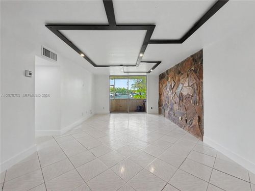102-8411 Nw 8th St, Miami, FL, 33126-3754 | Card Image