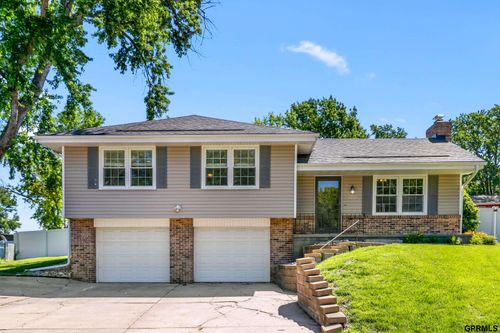 9806 O Circle, Omaha, NE, 68127 | Card Image