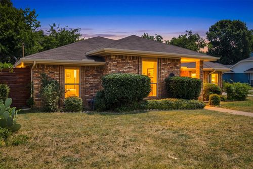 135 Meadow Ridge Dr, Cedar Hill, TX, 75104-1970 | Card Image