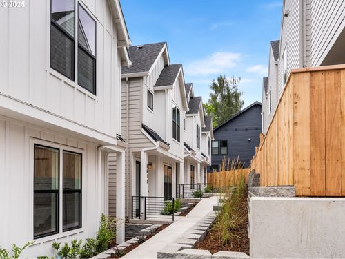 3613 Sw Logan St, Portland, OR, 97219-1658 | Card Image