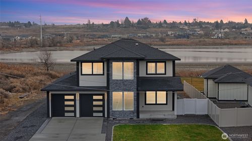 1515 W Lakeside Dr, Moses Lake, WA, 98837-2775 | Card Image