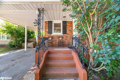 {{alt}} | Card Image