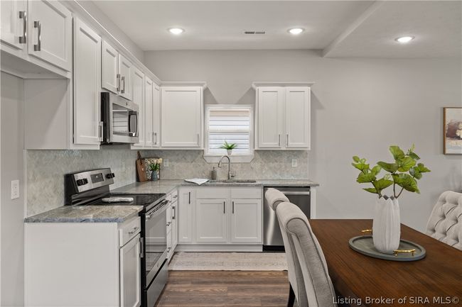 237 Graham St, Home with 3 bedrooms, 2 bathrooms and null parking in Jeffersonville IN | Image 12