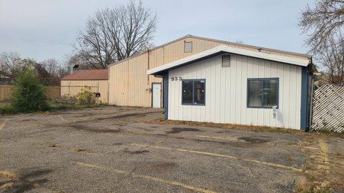 933 E Crosstown Pkwy, Kalamazoo, MI, 49001-2507 | Card Image