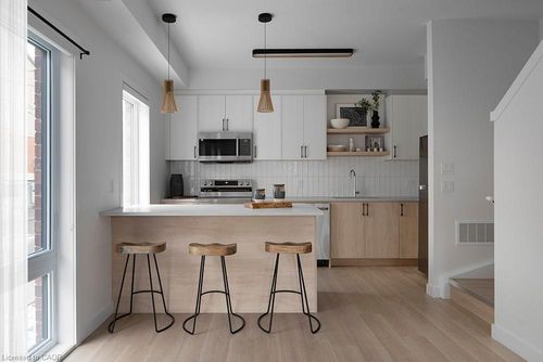 1-15 Cedar St N, Kitchener, ON, N2H0E5 | Card Image