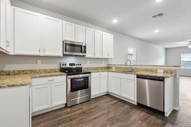 7150 Pisces Way, House other with 3 bedrooms, 2 bathrooms and null parking in Converse TX | Image 4
