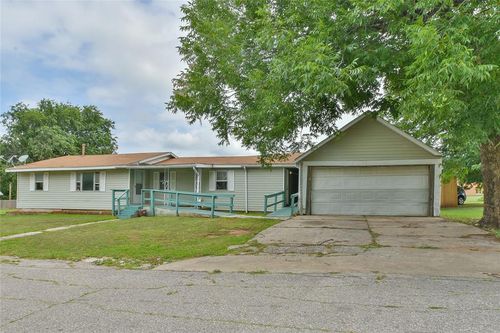418 W Penn St, El Reno, OK, 73036-2443 | Card Image