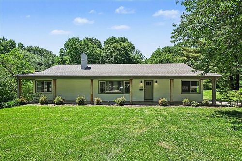 613 Red Rd, Independence, MO, 64055-1736 | Card Image