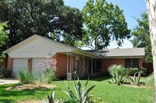 704 Ridgedale Dr, Richardson, TX, 75080-5513 | Card Image