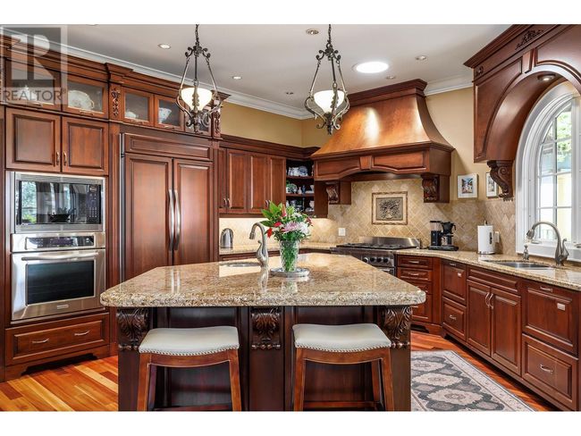 983 Westpoint Dr, House other with 4 bedrooms, 6 bathrooms and 2 parking in Kelowna BC | Image 7