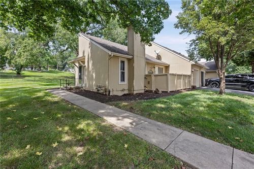 12218 Holmes Ln, Kansas City, MO, 64146-1126 | Card Image