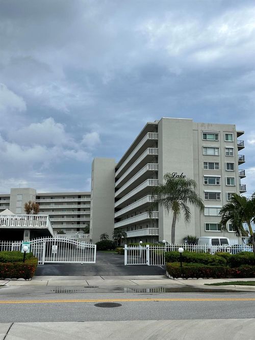 apt-112-801 Lake Shore Dr, Lake Park, FL, 33403-2922 | Card Image