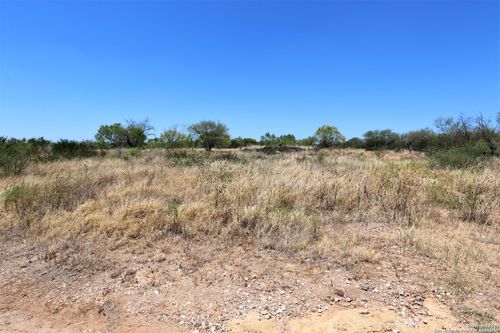 109 County Road 2638, Devine, TX, 78016-5264 | Card Image