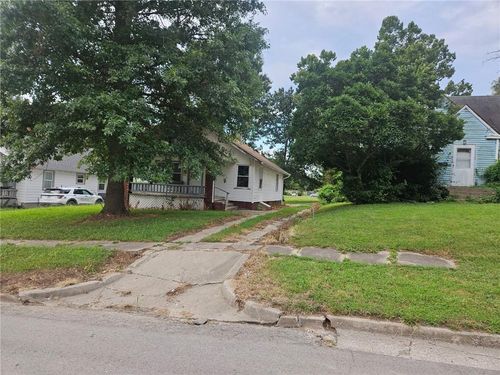 413 W 22nd St, Higginsville, MO, 64037-1627 | Card Image