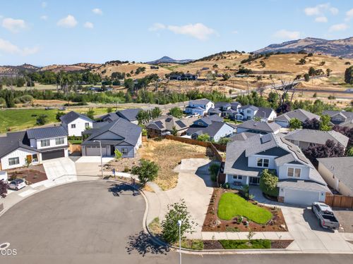139 Willow Springs Drive, Talent, OR, 97540 | Card Image