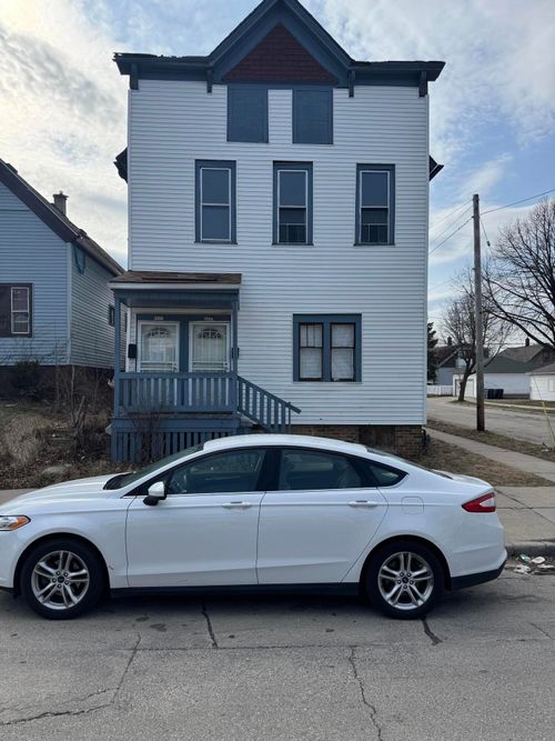 3573 N 11th St, Milwaukee, WI, 53206-3032 | Card Image