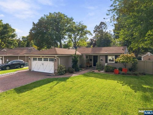59 Eagle Dr, Emerson, NJ, 07630-1365 | Card Image