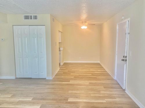 a23-1500 N Congress Ave, West Palm Beach, FL, 33401-1748 | Card Image