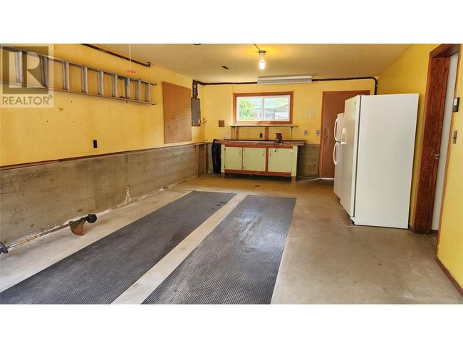 3900 Woodland Dr, House other with 3 bedrooms, 3 bathrooms and 3 parking in Trail BC | Image 33