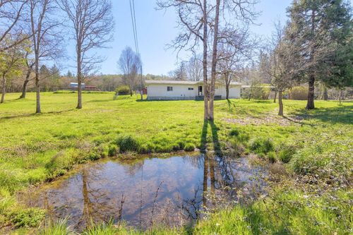 885 Plumtree Lane, Grants Pass, OR, 97526 | Card Image