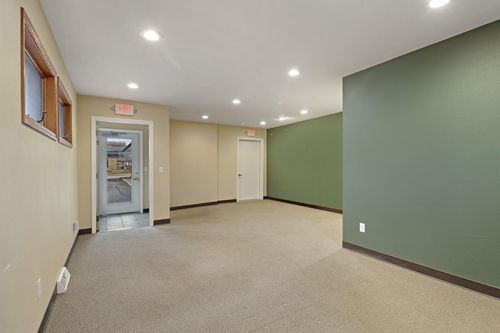 196 W Chestnut St, Burlington, WI, 53105-1236 | Card Image