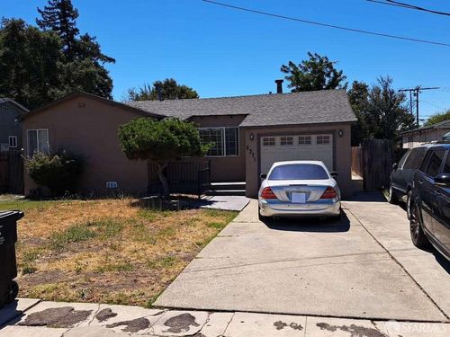 2371 Poplar Ave, East Palo Alto, CA, 94303-1037 | Card Image