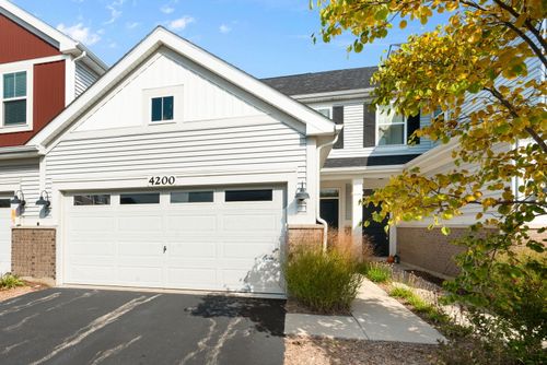 4200 Calder Ln, Aurora, IL, 60504-8157 | Card Image