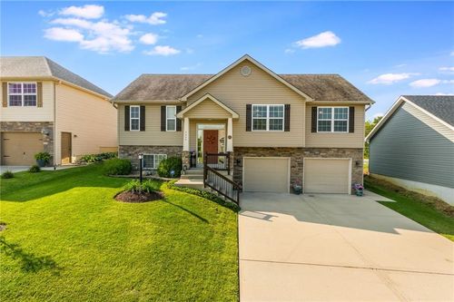 4004 Greywood Ln, Saint Joseph, MO, 64505-2401 | Card Image