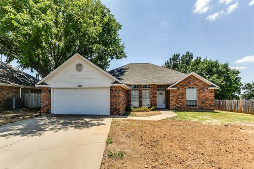 2002 Summerwind Ct, Denton, TX, 76209-6355 | Card Image