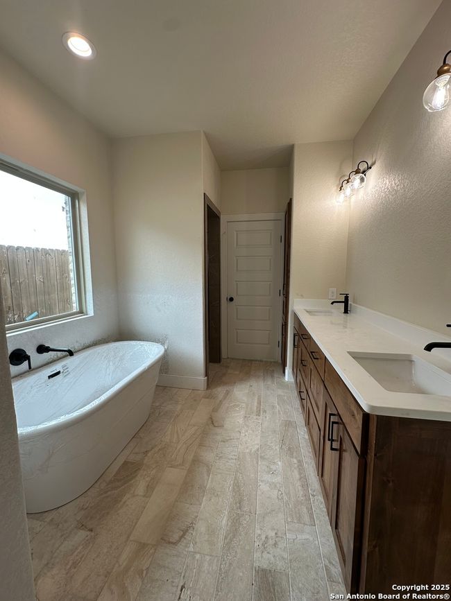 720 N Dickson St, House other with 4 bedrooms, 2 bathrooms and null parking in Poth TX | Image 23