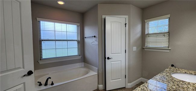 4202 Sw Limestone Ave, House other with 3 bedrooms, 2 bathrooms and null parking in Bentonville AR | Image 8