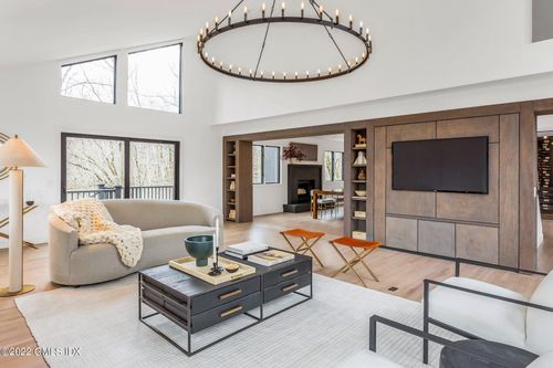 41 Stone Brook Ln, Cos Cob, CT, 06807-1113 | Card Image