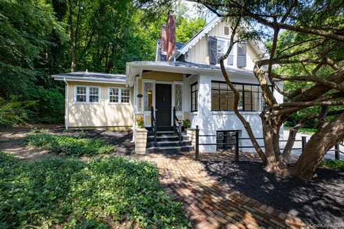 122 Main St, Roslyn, NY, 11576-2131 | Card Image