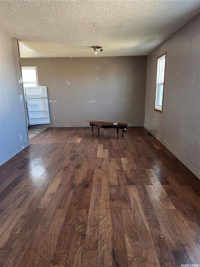 541 Alberta Ave, House other with 2 bedrooms, 1 bathrooms and 5 parking in Kerrobert SK | Image 5