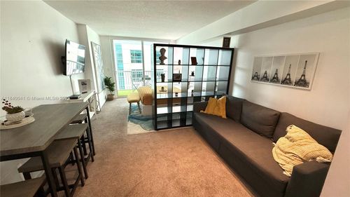 apt-2216-1200 Brickell Bay Dr, Miami, FL, 33131-3263 | Card Image