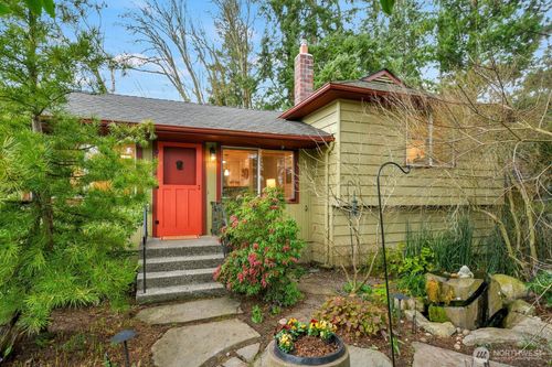 16059 Ashworth Ave N, Shoreline, WA, 98133-5742 | Card Image