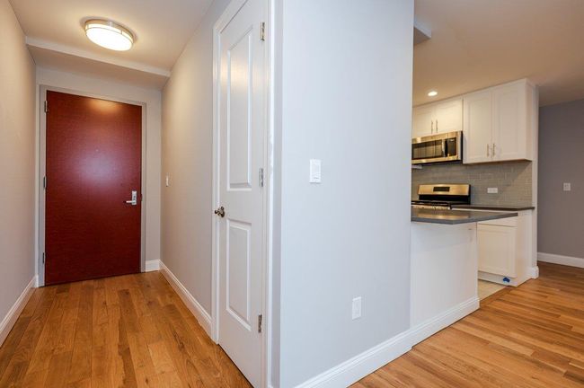 APT-204 - 661 W Broadway, Condo with 3 bedrooms, 2 bathrooms and null parking in Long Beach NY | Image 4