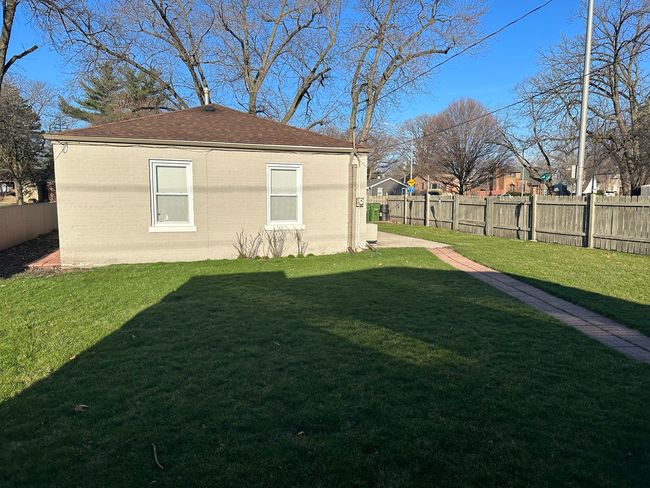 9301 Raymond Ave, House other with 2 bedrooms, 1 bathrooms and 2 parking in Oak Lawn IL | Image 16