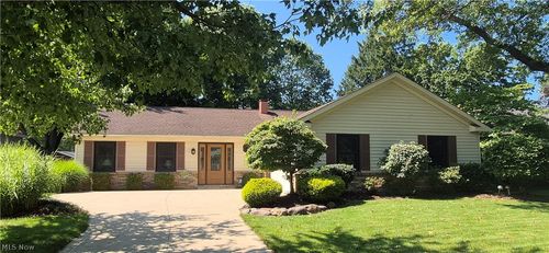 6224 Winding Creek Ln, North Olmsted, OH, 44070-3826 | Card Image