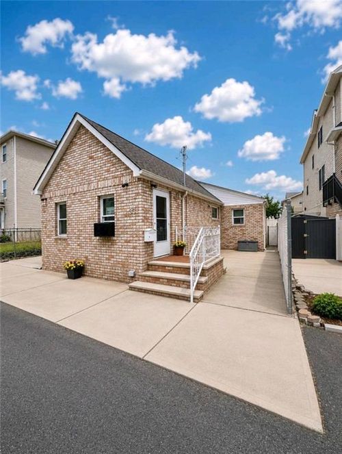 331 Hunter Avenue, Brooklyn, NY, 10306 | Card Image