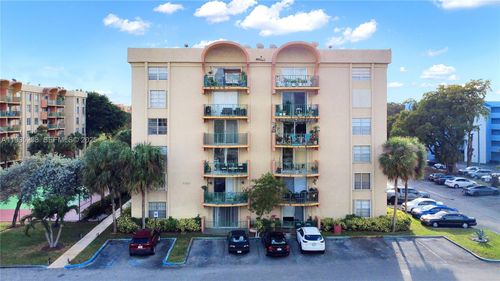 apt-101-9360 Fontainebleau Blvd, Miami, FL, 33172-5605 | Card Image