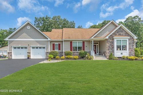 39 Aidan Ln, Jackson, NJ, 08527-3786 | Card Image