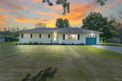 24 Castle Dr, Oswego, NY, 13126-6504 | Card Image